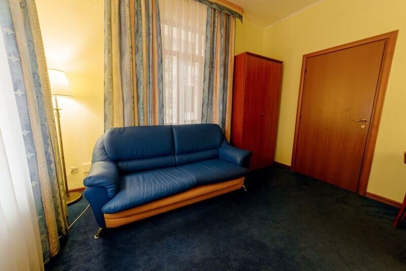 Сьют 2-местный 2-комнатный (в Коттеджах на 1 этаже, без балкона)