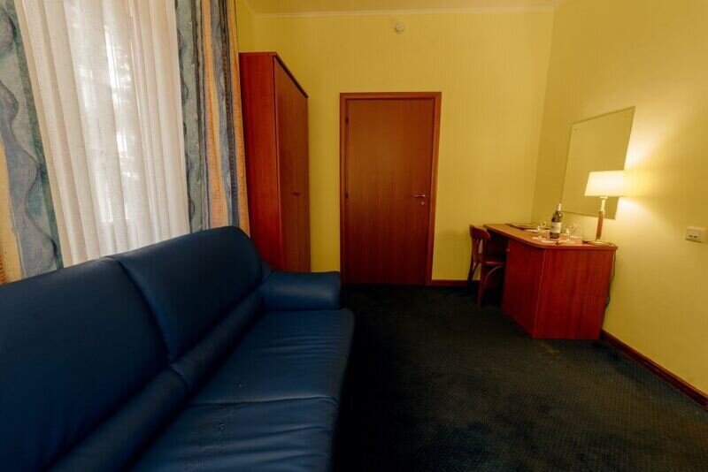 Сьют 2-местный 2-комнатный (в Коттеджах, мансардный)