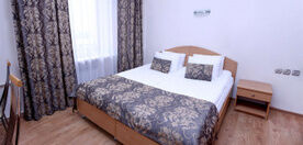 Двухместный номер Standard с балконом двуспальная кровать, Гостиничный комплекс Приазовье, Таганрог