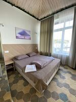 Шале, Отель Морской клуб, Небуг