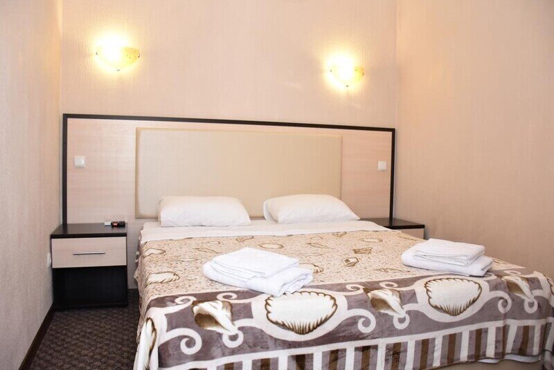 Люкс 4-местный 2-комнатный (с балконом)