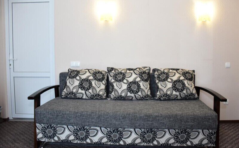 Люкс 4-местный 2-комнатный (с балконом)