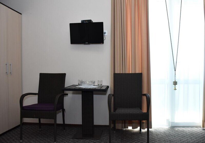 Люкс 4-местный 2-комнатный (с балконом)