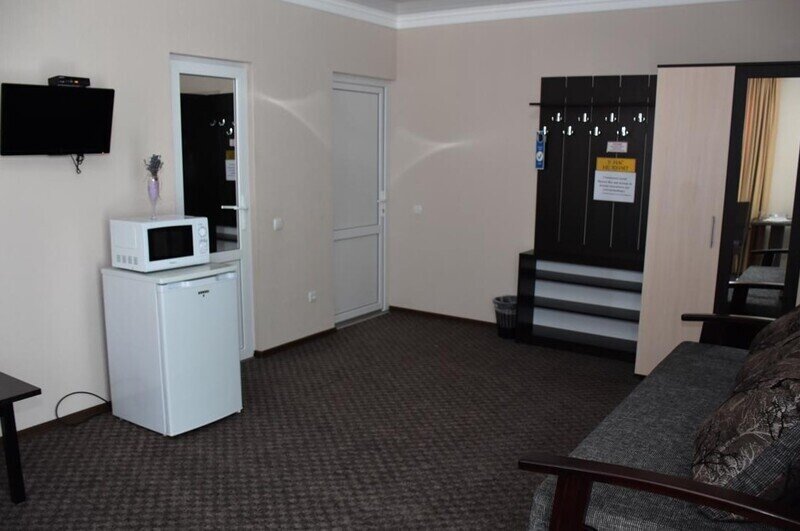 Люкс 4-местный 2-комнатный (с балконом)