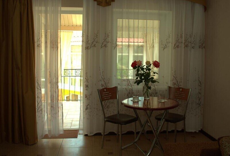 Люкс 4-местный 2-комнатный (с мини-кухней)