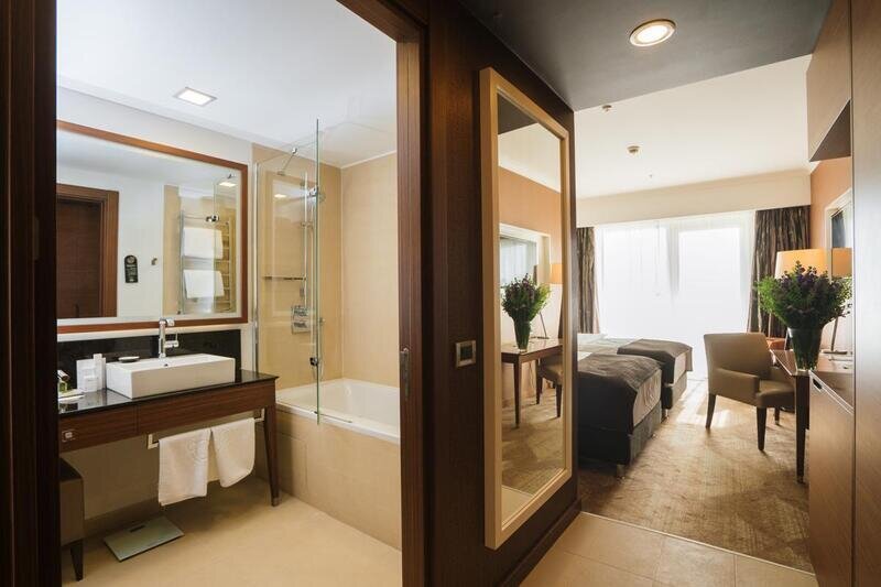 Стандартный 2-местный (с видом на море, на клубном этаже, кровать-трансформер)