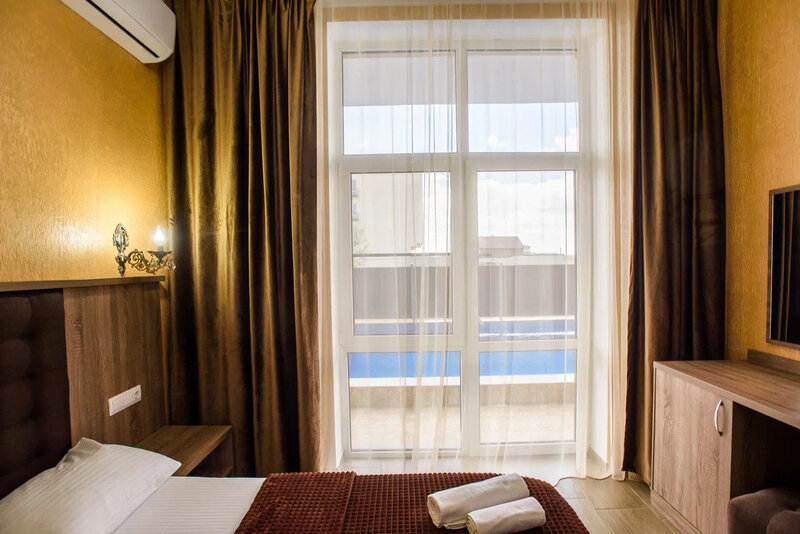 Семейный 3-местный 1-комнатный (1 этаж с выходом к бассейну)