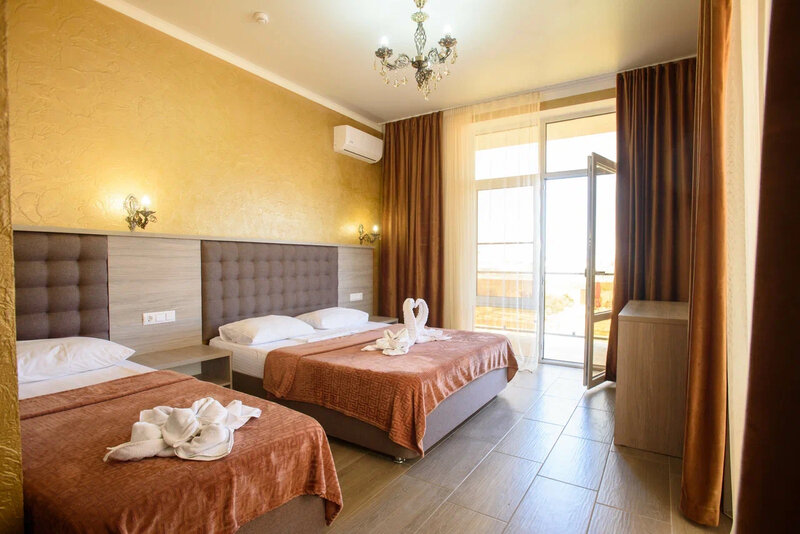 Семейный 3-местный 1-комнатный (с балконом и видом на море)