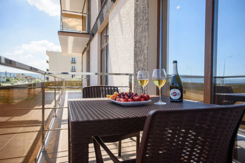 Семейный 3-местный 1-комнатный (с балконом и видом на море)