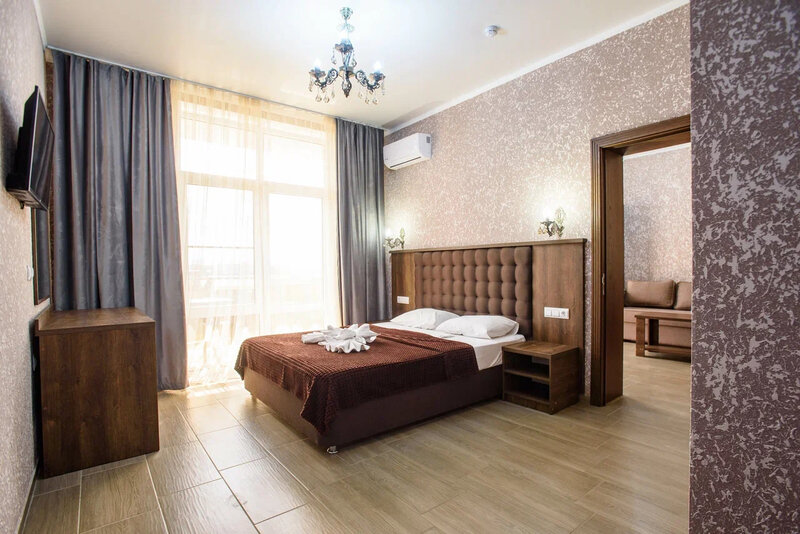 Семейный 4-местный 2-комнатный (с видом на море)