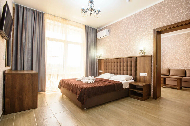 Семейный 4-местный 2-комнатный (с видом на море)