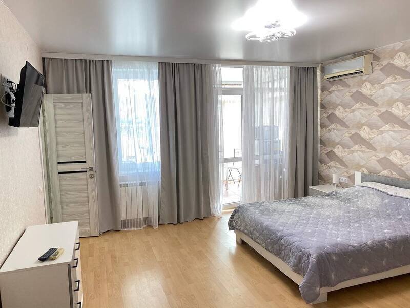 Стандартный 4-местный 1-комнатный (боковой вид на море) №8