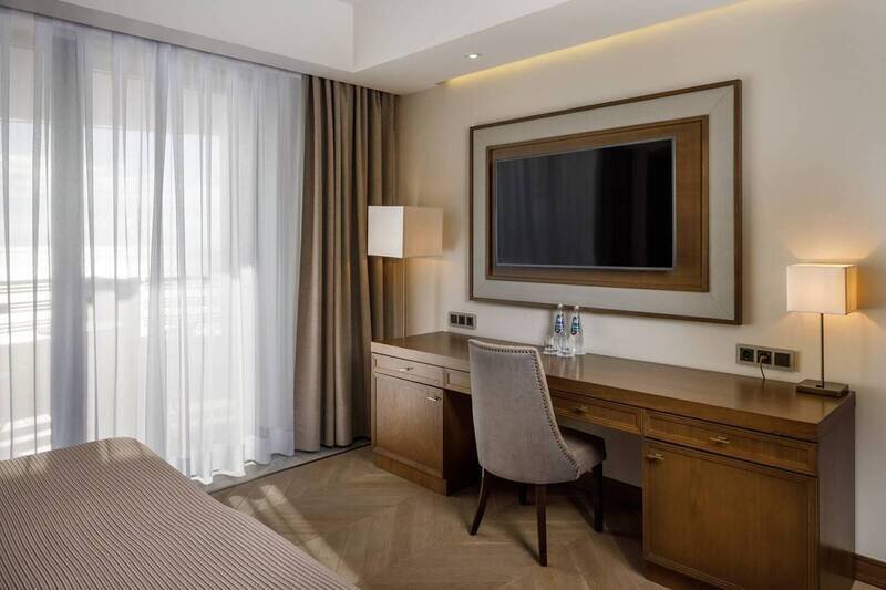 Сюит 4-местный 2-комнатный (главный корпус)