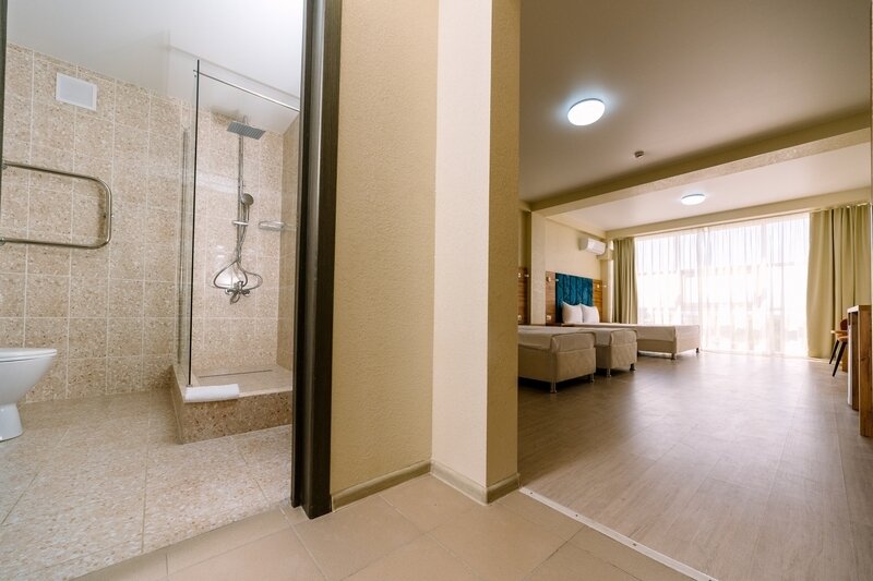 Семейный 4-местный (панорамный, вид на море)