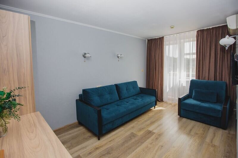 Люкс 2-местный 2-комнатный (вид на горы)