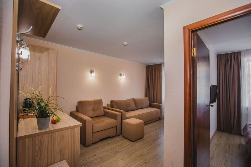 Люкс 2-местный 2-комнатный (вид на горы)