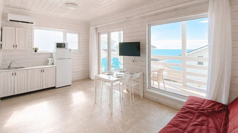 Вилла с видом на море и панорамной спальней