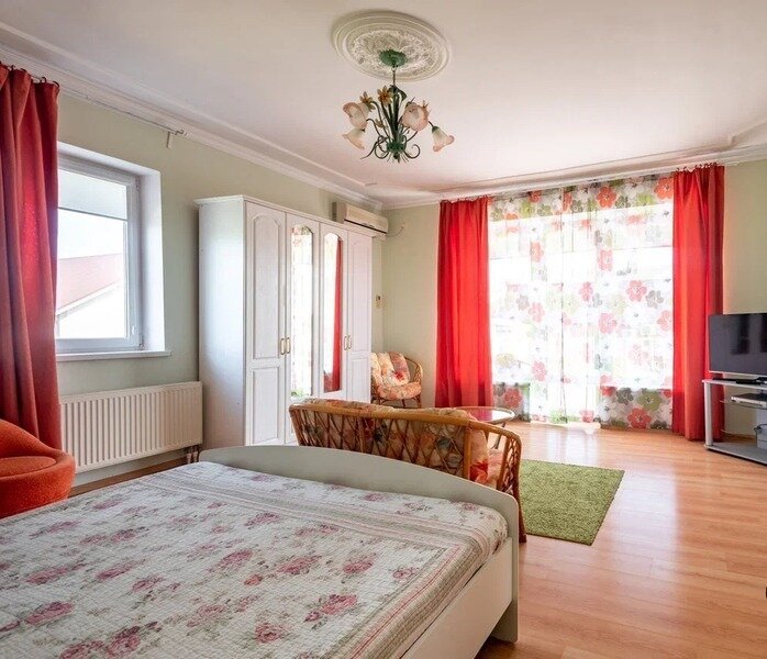 Люкс 5-местный 2-комнатный (с балконом)