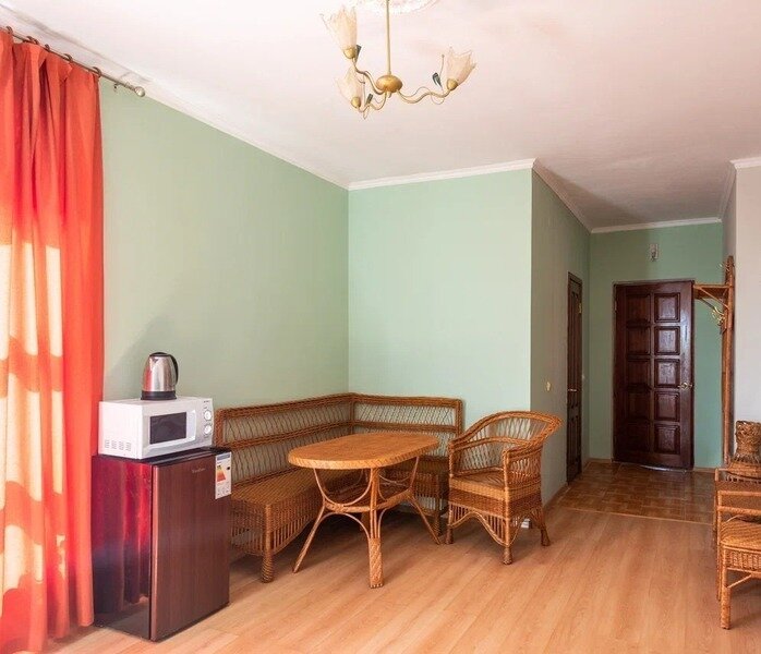 Люкс 5-местный 2-комнатный (с балконом)