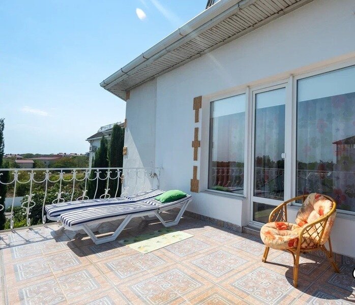 Люкс 5-местный 2-комнатный (с балконом)