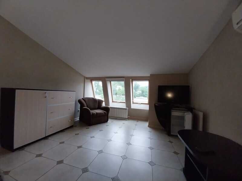 Люкс 5-местный 2-комнатный (№15, без балкона)