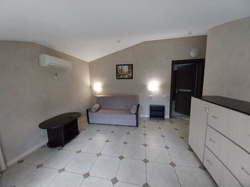 Люкс 5-местный 2-комнатный (№15, без балкона)