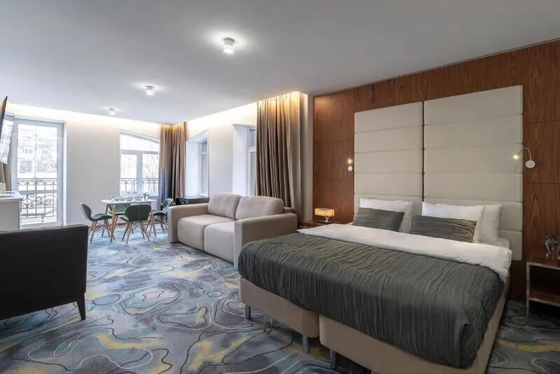 Апартаменты 5-местный 1-комнатный (с балконом)