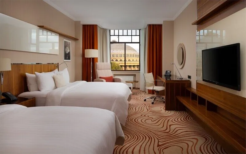 Стандартный 2-местный (2 кровать Queen size с видом на театр)