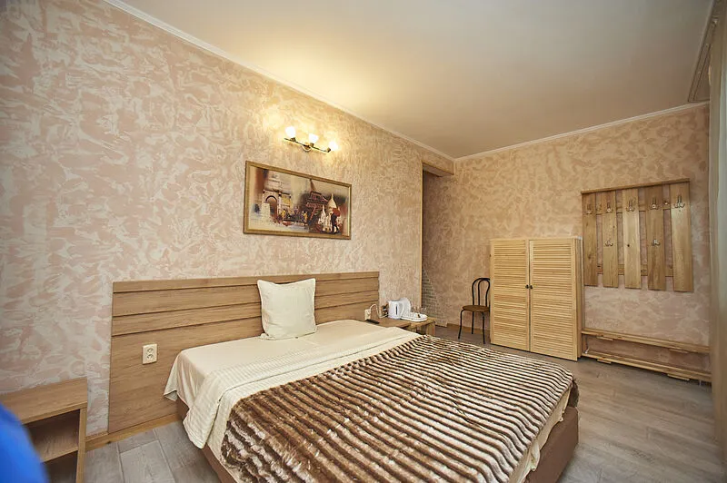 Люкс 4-местный 2-комнатный (№1, с видом на море, 1 этаж)