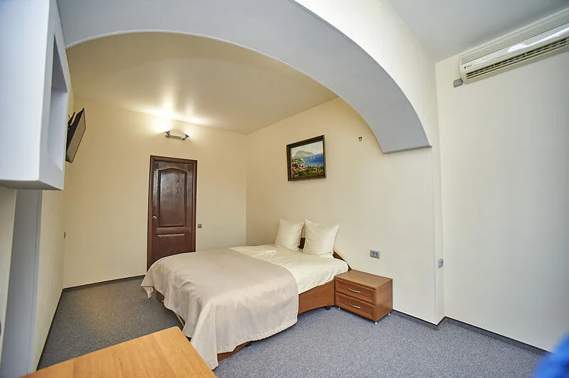 Люкс 6-местный 2-комнатный (№3, с видом на море, 1 этаж)