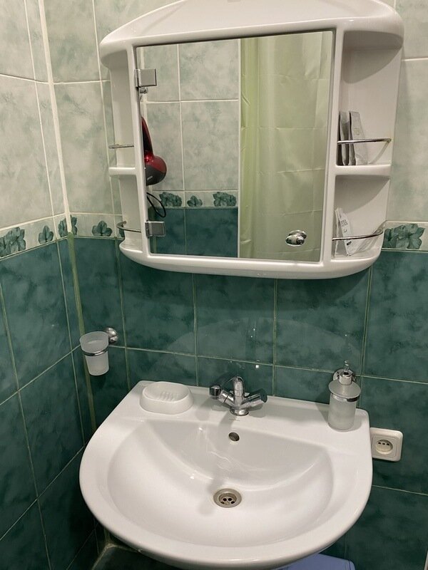 Полулюкс 4-местный (№6, с видом на море, 2 этаж)