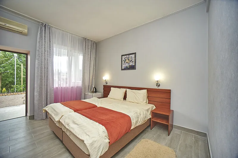 Эконом 2-местный (с видом на море, 1 этаж)