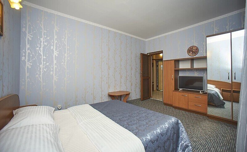 Люкс 4-местный 2-комнатный