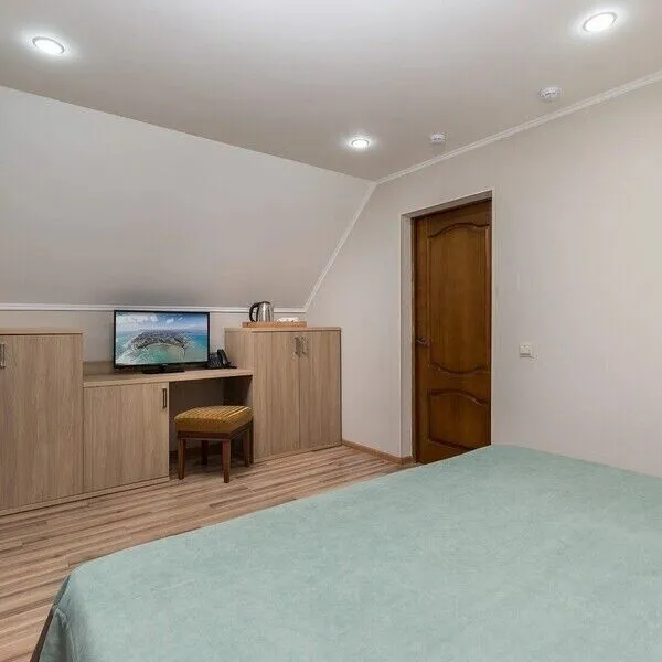 Семейный 2-местный 2-комнатный (с балконом и кухонной зоной)