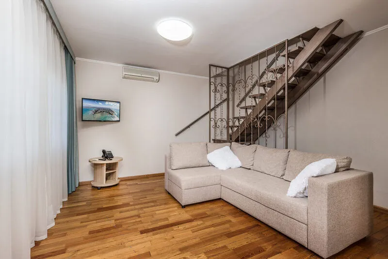 Семейный 4-местный 3-комнатный (с террасой и кухонной зоной)