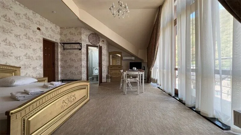 Улучшенный 4-местный 2-комнатный (DBL)