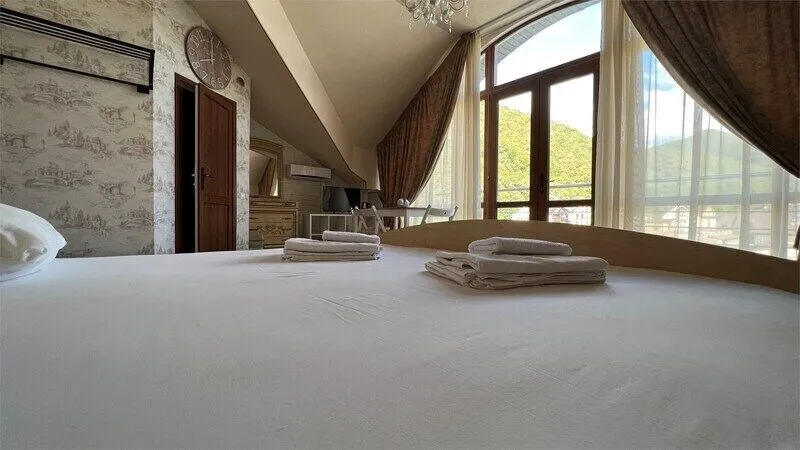 Улучшенный 4-местный 2-комнатный (DBL)