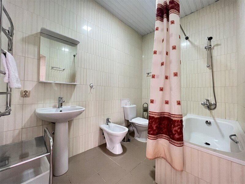 Улучшенный 4-местный 2-комнатный (DBL)