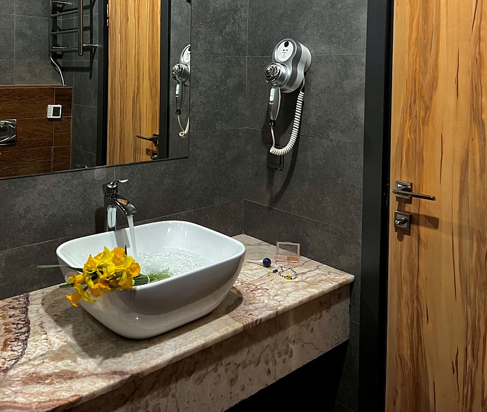 Делюкс 2-местный 1-комнатный (с балконом)