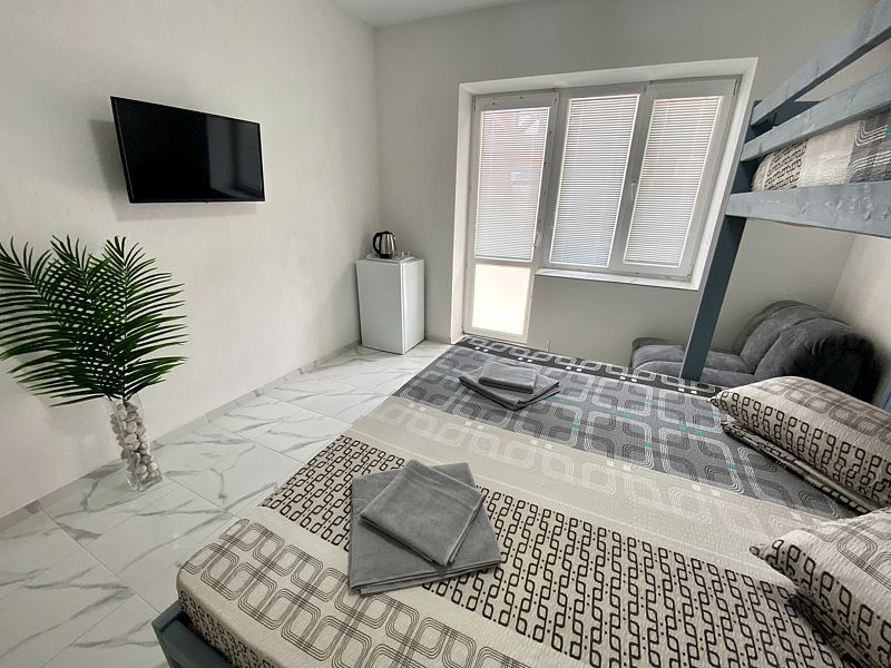 Стандартный 3-местный 1-комнатный (с балконом)