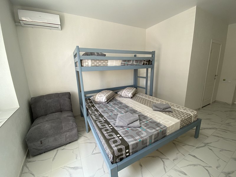 Стандартный 3-местный 1-комнатный (с балконом)