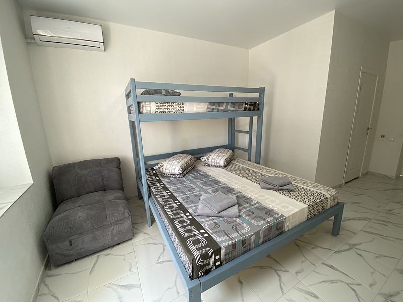 Стандартный 3-местный 1-комнатный (с балконом)