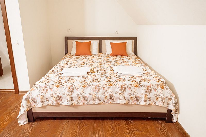 Коттедж 6-местный 4-комнатный 3-этажный