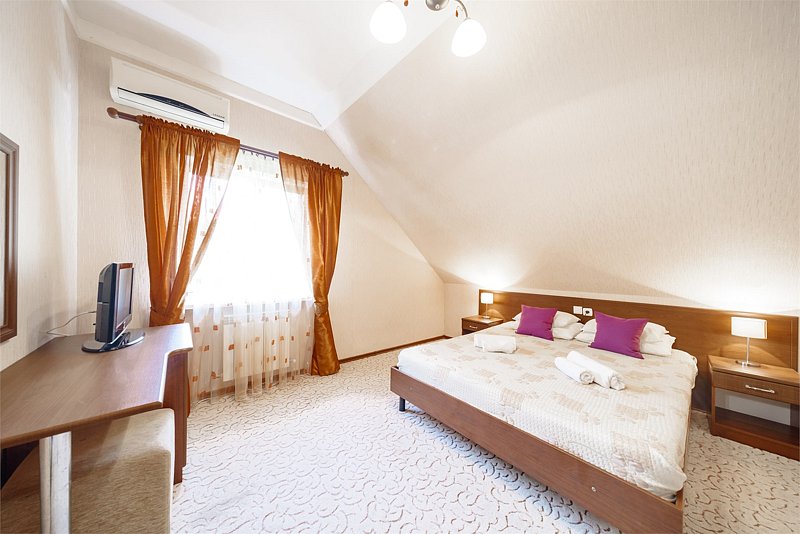 Полулюкс 4-местный 3-комнатный