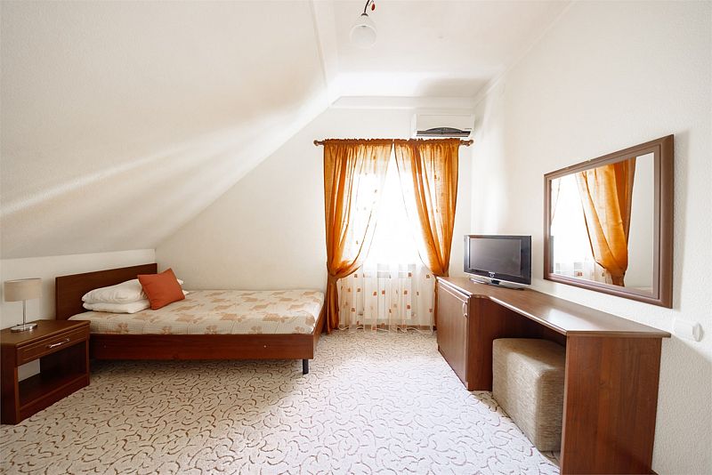 Полулюкс 4-местный 3-комнатный