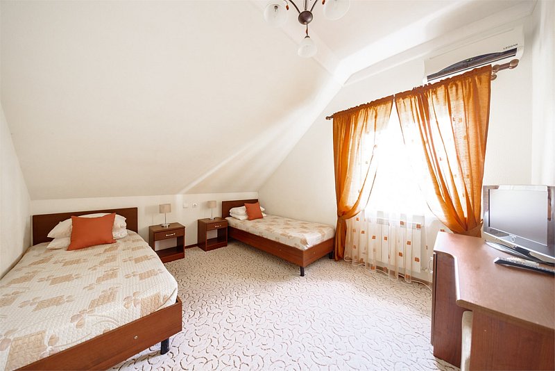 Полулюкс 4-местный 3-комнатный