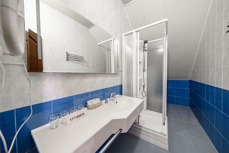 Полулюкс 4-местный 3-комнатный