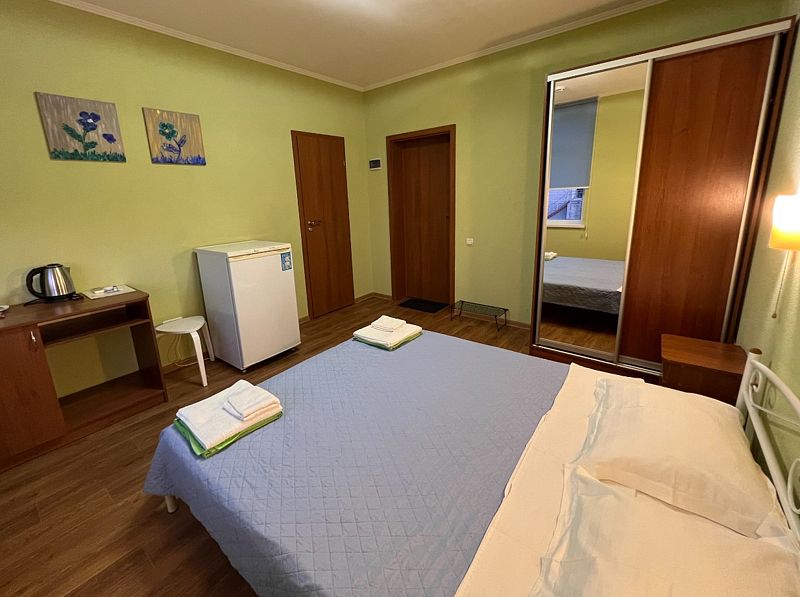 Номер 2-местный 1-комнатный (с двуспальной кроватью и балконом, с видом на море)