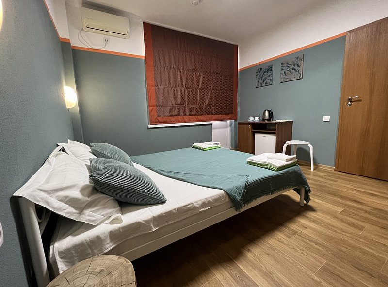 Номер 2-местный 1-комнатный (с двуспальной кроватью и балконом, с видом на море)