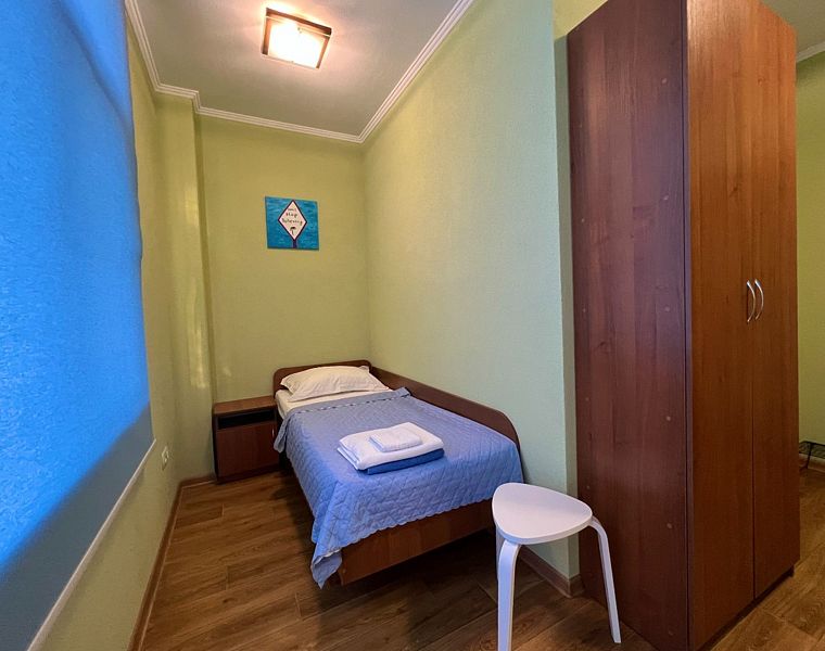 Номер 2-местный 1-комнатный (с односпальными кроватями и балконом, с видом на море )